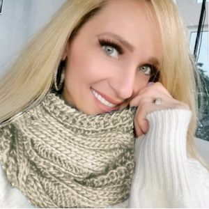 Knitted Infinity Scarf Cream